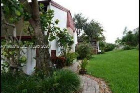 Touwnhouse à louer à Hollywood, Floride: 3 chambres, 171.87 m2 № 2048377 - photo 14