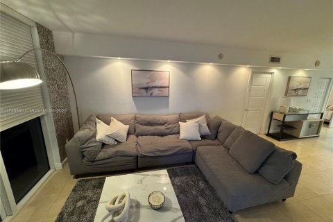 Condominio en alquiler en Hallandale Beach, Florida, 3 dormitorios, 161 m2 № 1935054 - foto 25