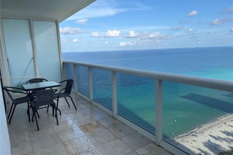 Condominio en alquiler en Hallandale Beach, Florida, 3 dormitorios, 161 m2 № 1935054 - foto 9