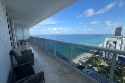 Condominio en alquiler en Hallandale Beach, Florida, 3 dormitorios, 161 m2 № 1935054 - foto 8