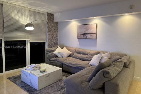 Condominio en alquiler en Hallandale Beach, Florida, 3 dormitorios, 161 m2 № 1935054 - foto 23
