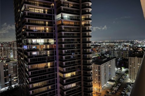 Condominio en alquiler en Hallandale Beach, Florida, 3 dormitorios, 161 m2 № 1935054 - foto 6