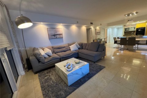 Condominio en alquiler en Hallandale Beach, Florida, 3 dormitorios, 161 m2 № 1935054 - foto 24