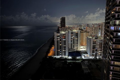 Condominio en alquiler en Hallandale Beach, Florida, 3 dormitorios, 161 m2 № 1935054 - foto 5