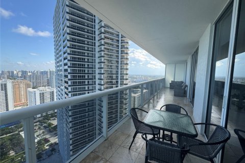 Condominio en alquiler en Hallandale Beach, Florida, 3 dormitorios, 161 m2 № 1935054 - foto 7