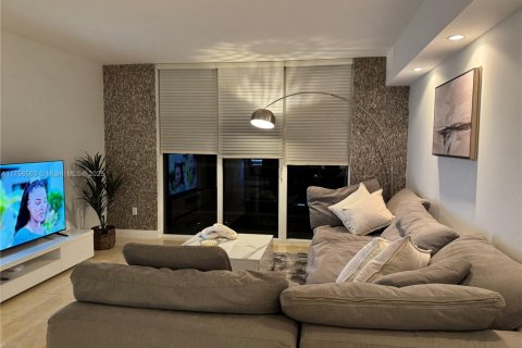 Condominio en alquiler en Hallandale Beach, Florida, 3 dormitorios, 161 m2 № 1935054 - foto 27