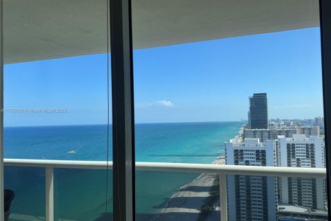 Condominio en alquiler en Hallandale Beach, Florida, 3 dormitorios, 161 m2 № 1935054 - foto 10