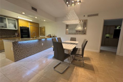 Condominio en alquiler en Hallandale Beach, Florida, 3 dormitorios, 161 m2 № 1935054 - foto 16