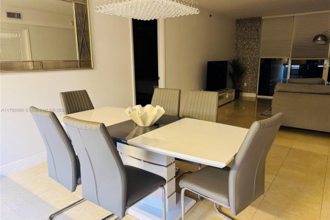 Condominio en alquiler en Hallandale Beach, Florida, 3 dormitorios, 161 m2 № 1935054 - foto 22