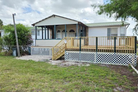 House in Okeechobee, Florida 3 bedrooms, 182.83 sq.m. № 1799490 - photo 3