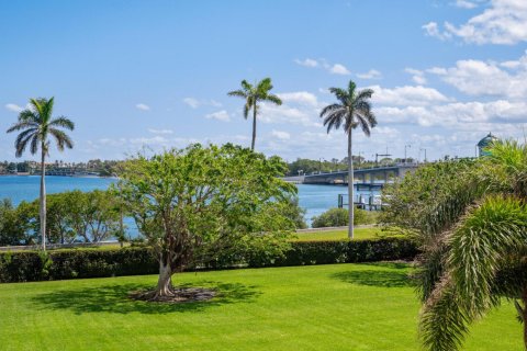 Copropriété à louer à West Palm Beach, Floride: 2 chambres, 113.53 m2 № 1051014 - photo 1