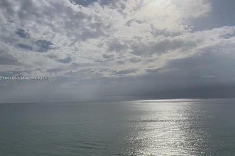 Condo in Jensen Beach, Florida, 2 bedrooms  № 1925108 - photo 2
