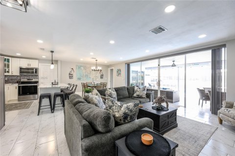 Купить виллу или дом в Кейп-Корал, Флорида 3 спальни, № 2038123 - фото 8