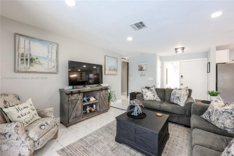 Купить виллу или дом в Кейп-Корал, Флорида 3 спальни, № 2038123 - фото 16