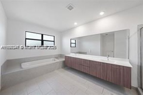 House in Miramar, Florida 5 bedrooms, 314.1 sq.m. № 1944226 - photo 29