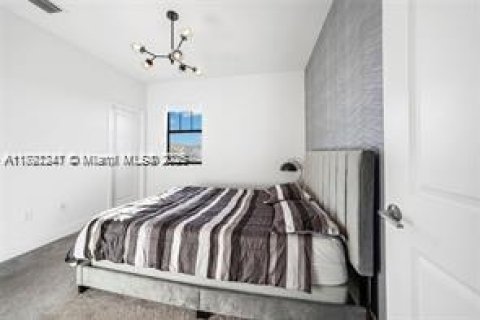 House in Miramar, Florida 5 bedrooms, 314.1 sq.m. № 1944226 - photo 24