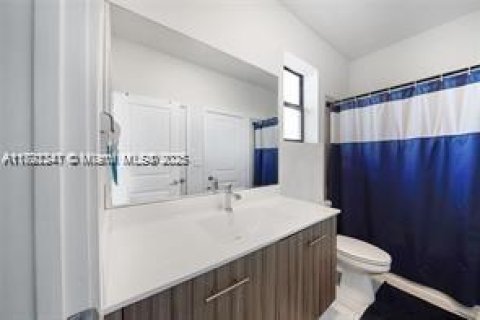 House in Miramar, Florida 5 bedrooms, 314.1 sq.m. № 1944226 - photo 18