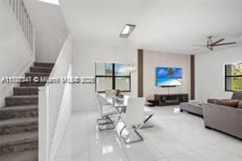 House in Miramar, Florida 5 bedrooms, 314.1 sq.m. № 1944226 - photo 15