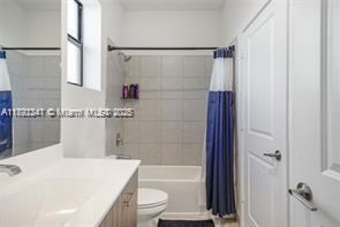 House in Miramar, Florida 5 bedrooms, 314.1 sq.m. № 1944226 - photo 16