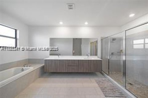 House in Miramar, Florida 5 bedrooms, 314.1 sq.m. № 1944226 - photo 30