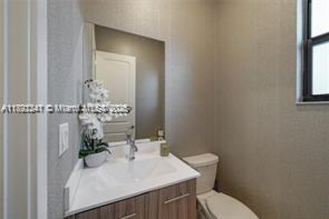 House in Miramar, Florida 5 bedrooms, 314.1 sq.m. № 1944226 - photo 19