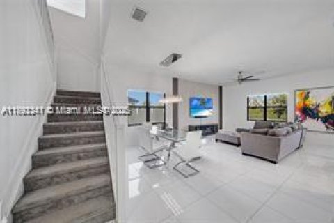 House in Miramar, Florida 5 bedrooms, 314.1 sq.m. № 1944226 - photo 14