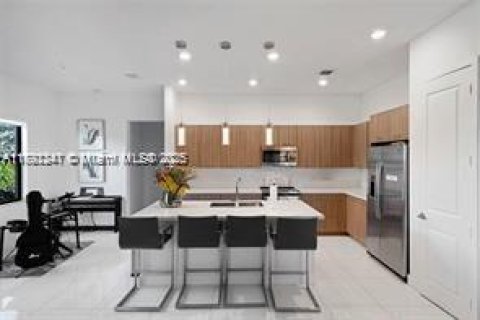 House in Miramar, Florida 5 bedrooms, 314.1 sq.m. № 1944226 - photo 6
