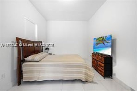 House in Miramar, Florida 5 bedrooms, 314.1 sq.m. № 1944226 - photo 26
