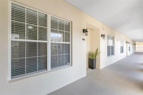 Condo in Orlando, Florida, 3 bedrooms № 2195899 - photo 4