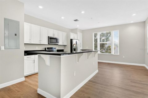 Condo in Orlando, Florida, 3 bedrooms № 2195899 - photo 6