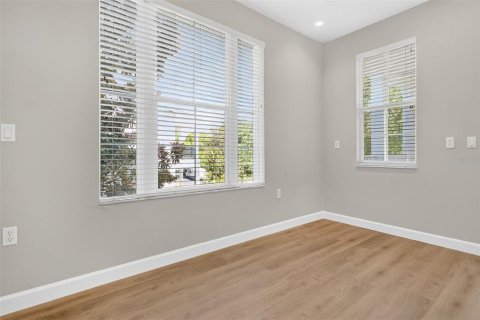 Condo in Orlando, Florida, 3 bedrooms № 2195899 - photo 13