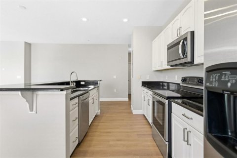 Condo in Orlando, Florida, 3 bedrooms № 2195899 - photo 8