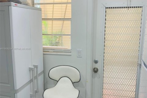 Снять в аренду квартиру в Халландейл-Бич, Флорида 1 спальня, 85.56м2, № 2080533 - фото 4