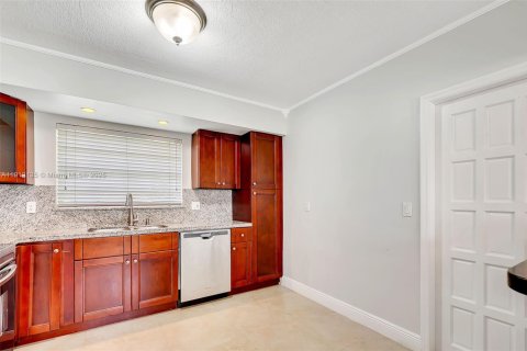 Casa en venta en Coral Gables, Florida, 3 dormitorios, 168.34 m2 № 1975115 - foto 9