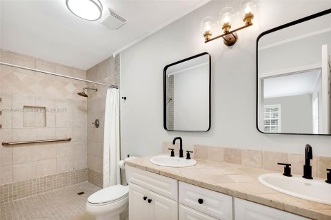 Casa en venta en Coral Gables, Florida, 3 dormitorios, 168.34 m2 № 1975115 - foto 13