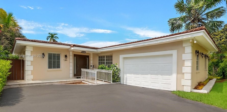 Casa en Coral Gables, Florida 3 dormitorios, 168.34 m2 № 1975115