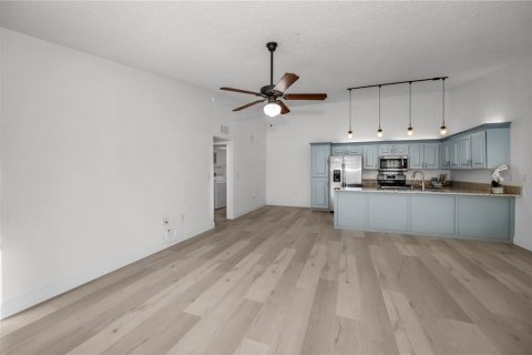 Condo in Palm Harbor, Florida, 2 bedrooms  № 1531884 - photo 15