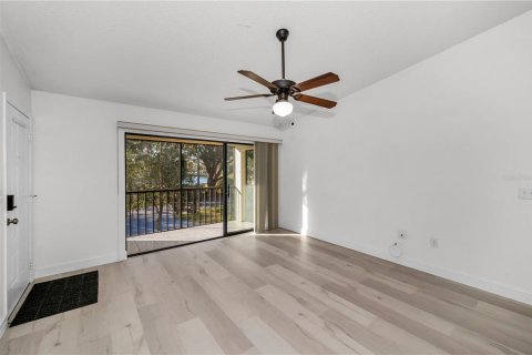 Condo in Palm Harbor, Florida, 2 bedrooms  № 1531884 - photo 11