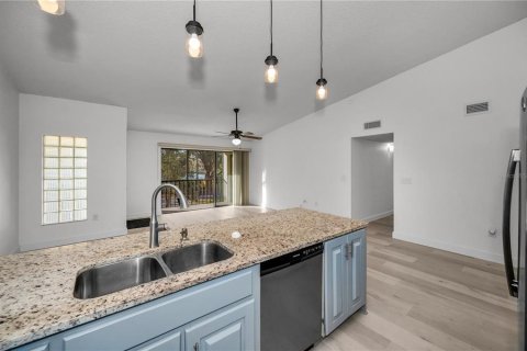 Condo in Palm Harbor, Florida, 2 bedrooms  № 1531884 - photo 21