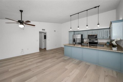 Condo in Palm Harbor, Florida, 2 bedrooms  № 1531884 - photo 17