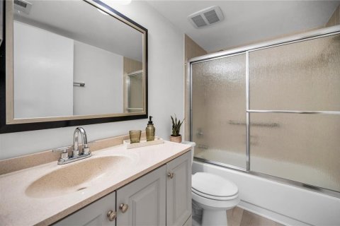 Condo in Palm Harbor, Florida, 2 bedrooms  № 1531884 - photo 30