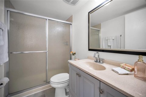 Condo in Palm Harbor, Florida, 2 bedrooms  № 1531884 - photo 25