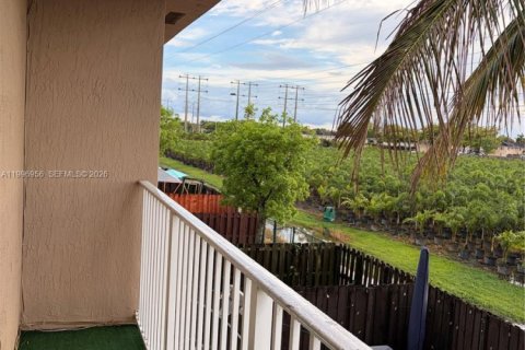 Townhouse in Miami, Florida 2 bedrooms, 104.98 sq.m. № 2060851 - photo 28