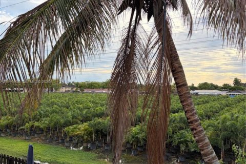 Townhouse in Miami, Florida 2 bedrooms, 104.98 sq.m. № 2060851 - photo 25