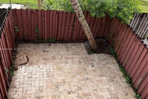 Townhouse in Miami, Florida 2 bedrooms, 104.98 sq.m. № 2060851 - photo 29