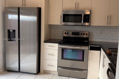 Townhouse in Miami, Florida 2 bedrooms, 104.98 sq.m. № 2060851 - photo 9