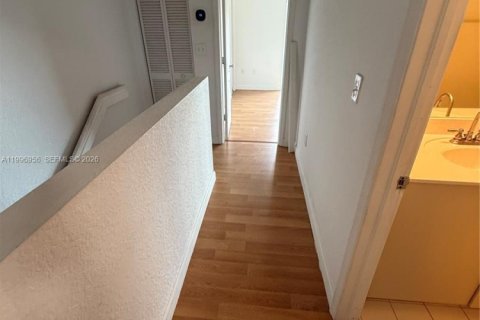 Townhouse in Miami, Florida 2 bedrooms, 104.98 sq.m. № 2060851 - photo 7