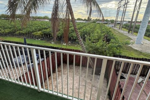 Townhouse in Miami, Florida 2 bedrooms, 104.98 sq.m. № 2060851 - photo 13