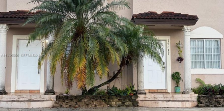 Townhouse in Miami, Florida 2 bedrooms, 104.98 sq.m. № 2060851