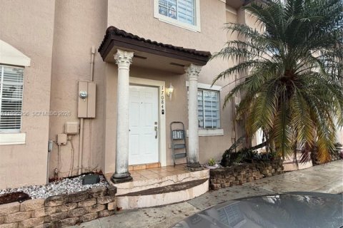 Townhouse in Miami, Florida 2 bedrooms, 104.98 sq.m. № 2060851 - photo 2